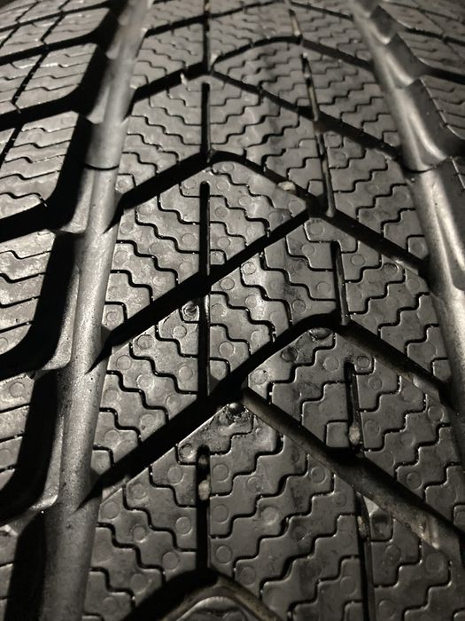 Opony zimowe 225/40R19 Pirelli 2022r super stan