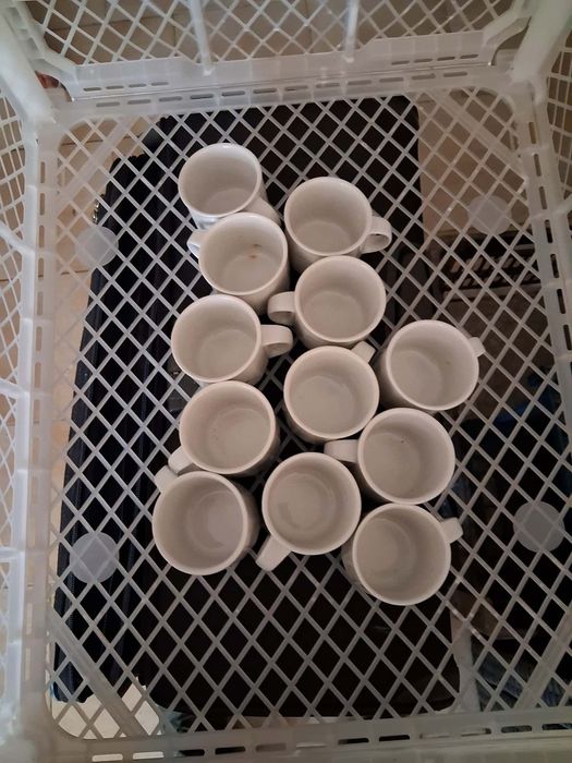 Conjunto de chávenas antigas de café em bom estado. 5€ Apenas