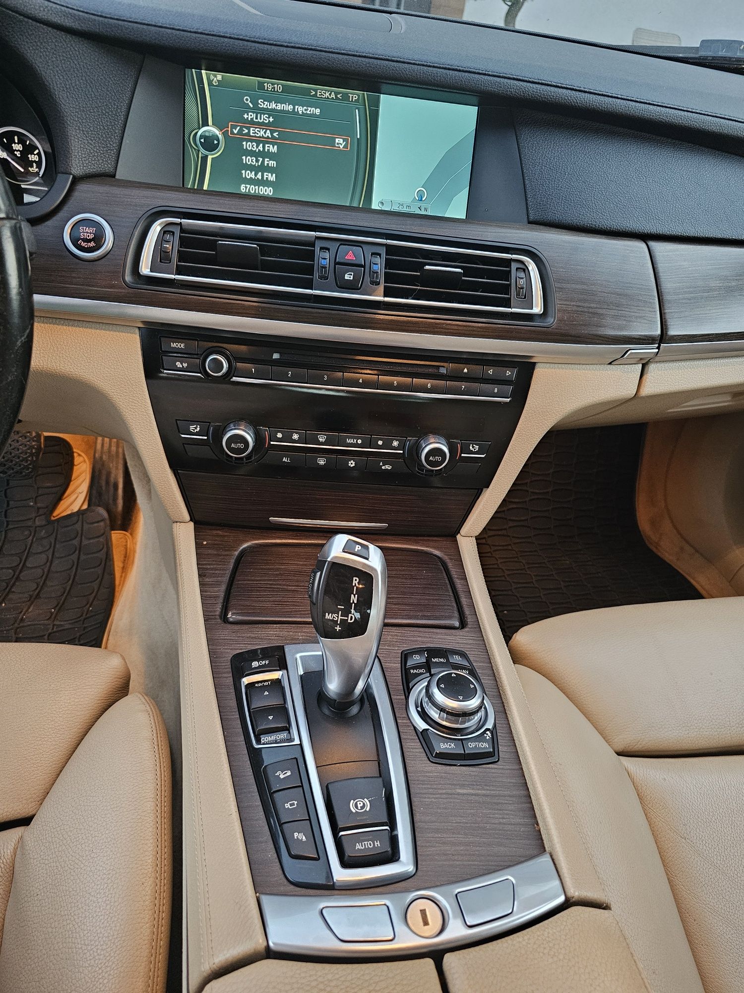 BMW seria 7 F01 740d xDrive