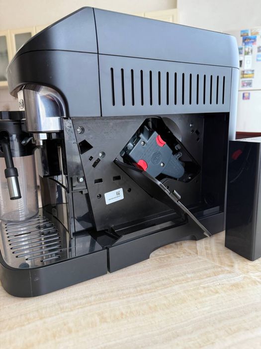 Кавомашина Delonghi ECAM320.60.B