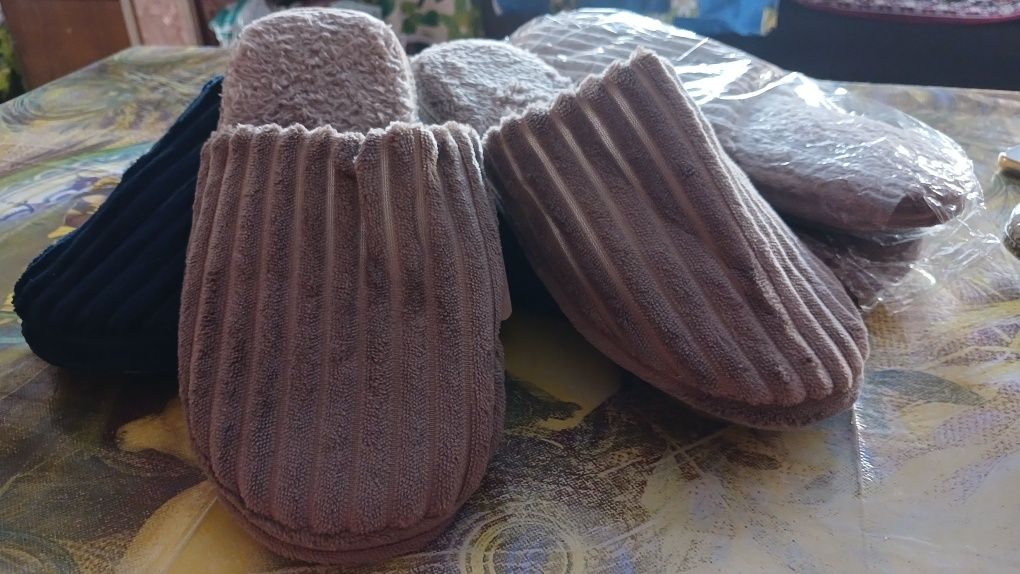 Продам новую обувь для дома.