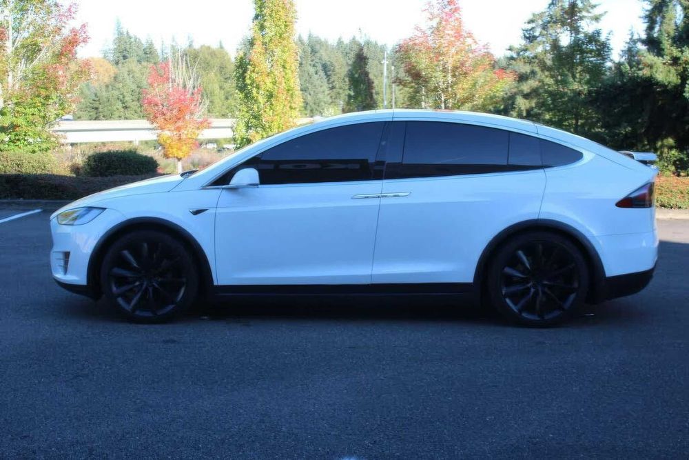 Tesla Model X 75D      2018