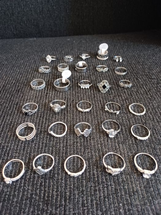 Óculos de sol *NOVOS. Caiu o preço!!! 2,99€