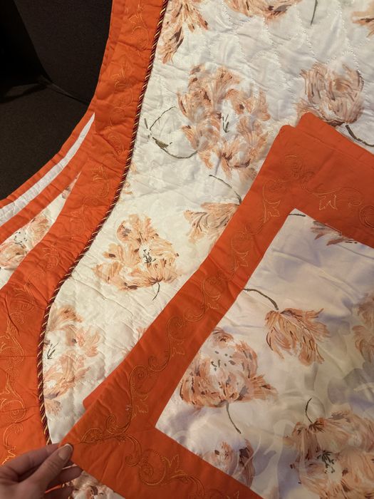 Нове покривало для двоспального ліжка