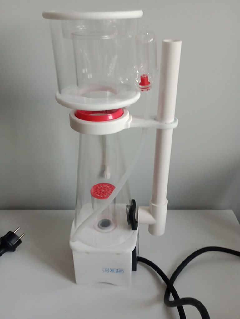 Odpieniacz Białek do akwarium morskie Bubble Magnus Curve
