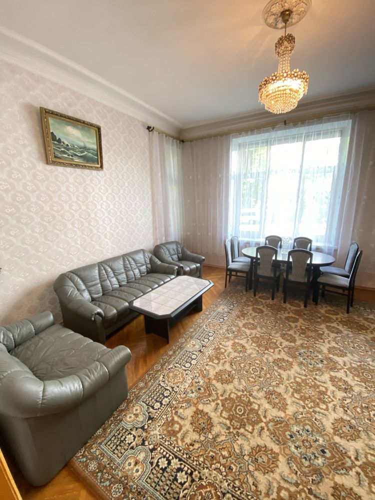 Продам 4-ком квартиру, центр, Інституцька 20/8, Липки, Шовковична