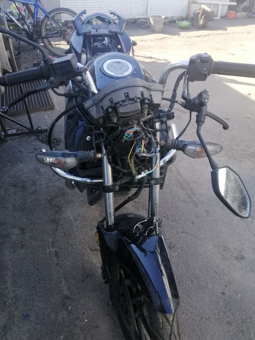 Продам мотоцикл lifan kp 200