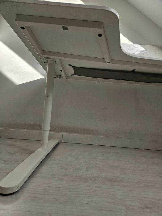 Biurko mlodzieżowe białe L Ikea Bekant