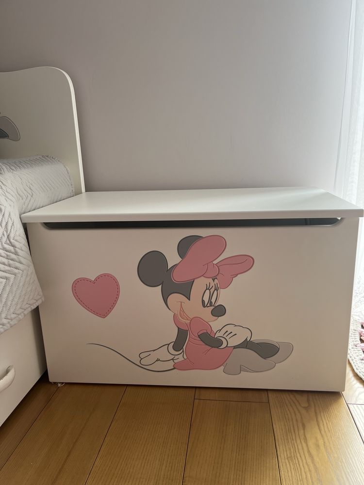 Komplet mebli Minnie Meblik, szafa, komoda, łóżko, regał, skrzynia