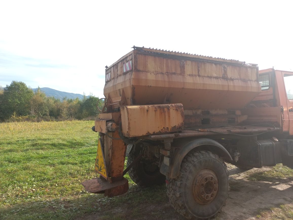 Piaskarka solarka 2.5m³ łańcuchowa  Unimog Mercedes Man 4x4