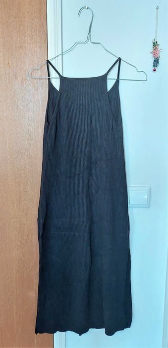 Vestido Preto com Nervuras