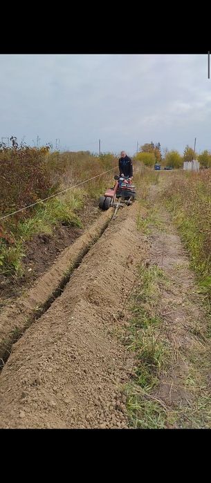 Копання траншей траншеєкопачем