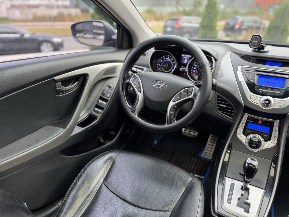 Hyundai Elantra Офіційна Максимальна в гарному стані