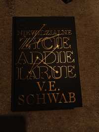 książka 'Niewidzialne życie Addie Larue' V.E SCHWAB