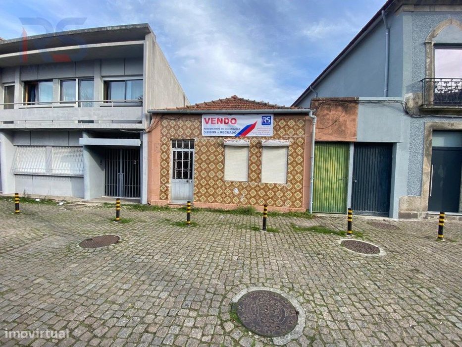 construção 3 pisos e recuado