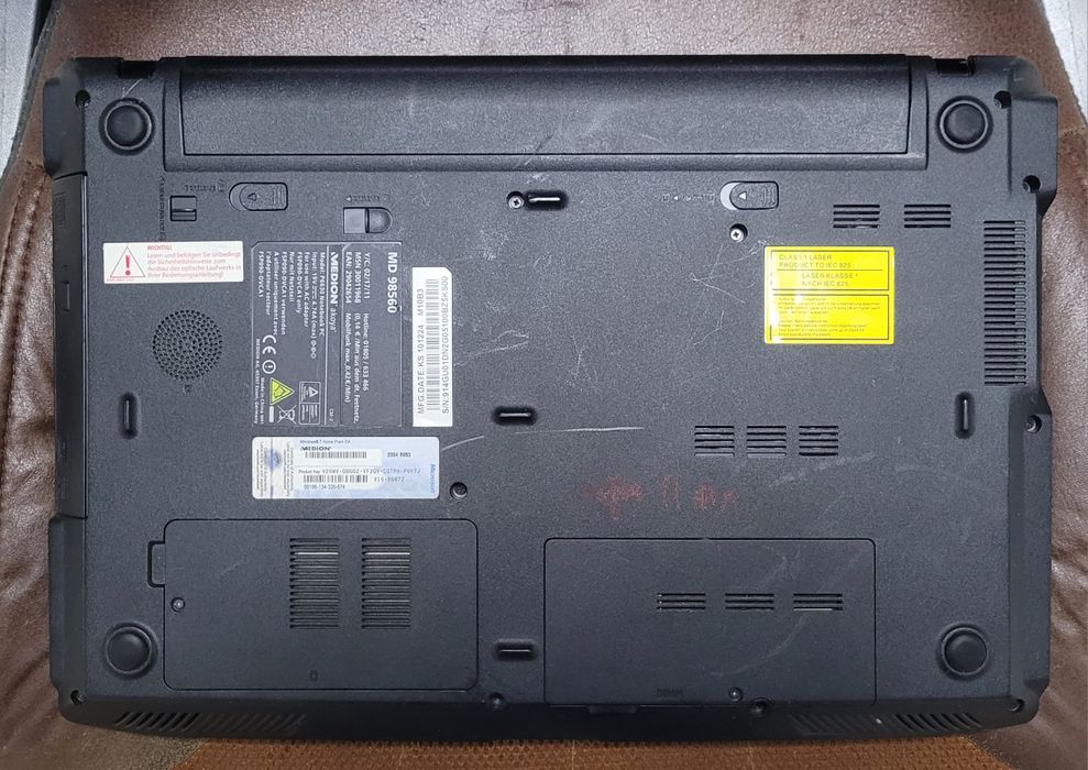 Ноутбук Medion Akoya 4 Gb, 256 hdd, відеокарта 1 Gb