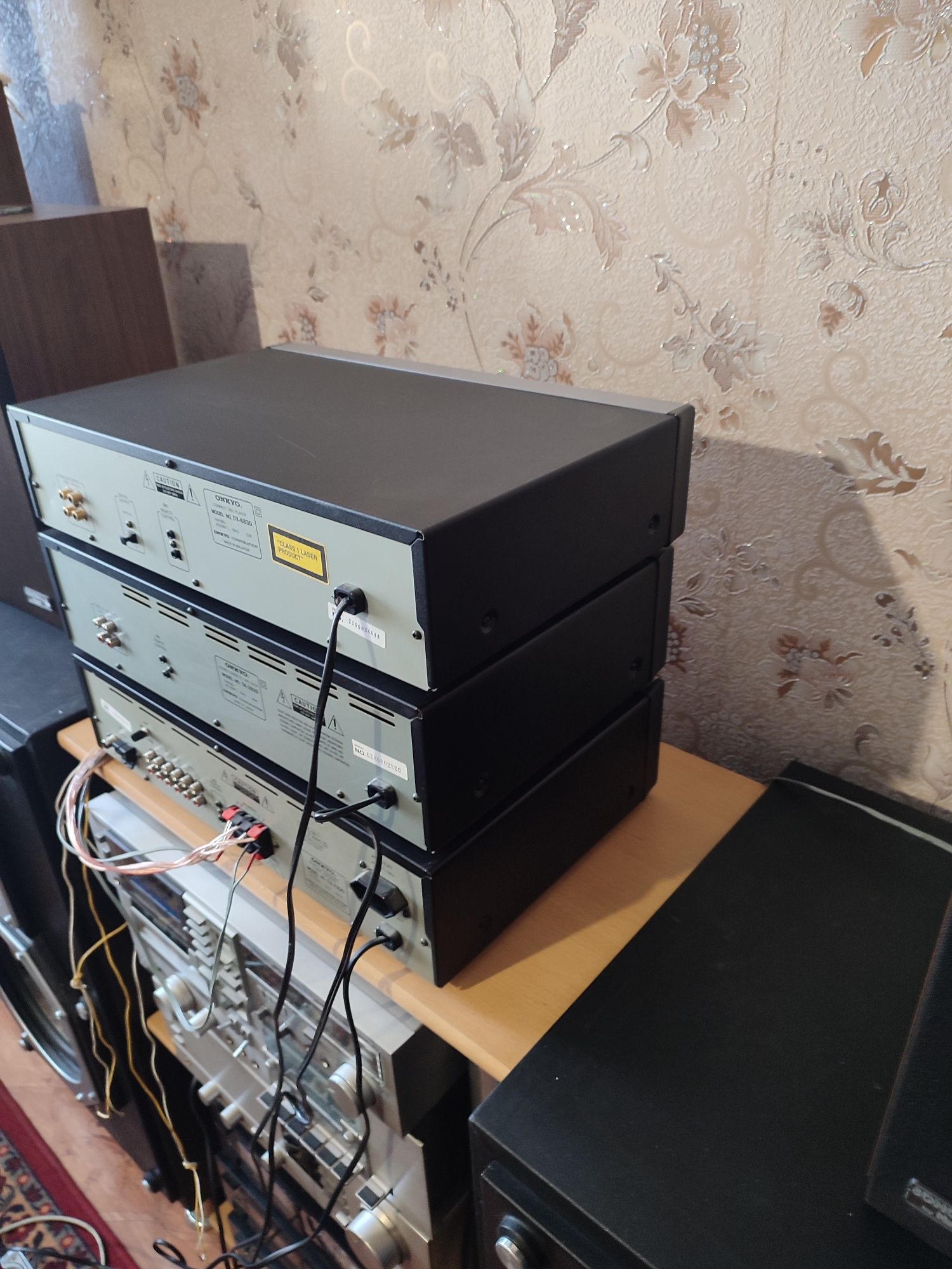 Стойка ONKYO TX 7920.