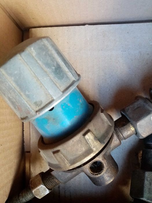 Продам кислородный, углекислотный вентиль и манометр с переходниками