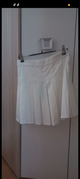 Biała spódniczka