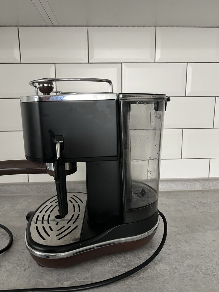 Продам кавоварку Delonghi ECOV 311 BL