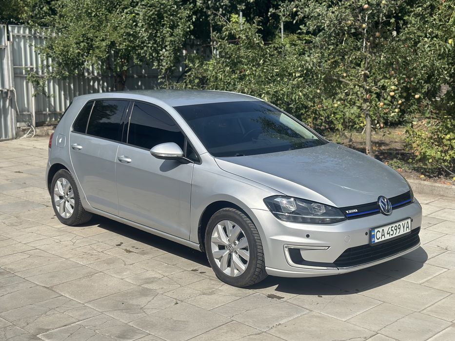 Продам VW е-гольф 2016