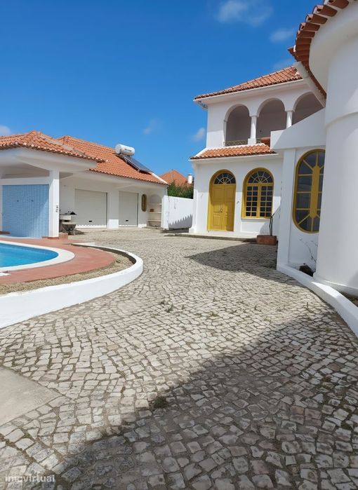 Moradia T5 Única com Piscina e Vista Mar