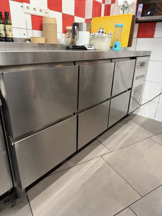 Stoly chłodniczy z 6 szuflada  linia 700 firmy  Edessa