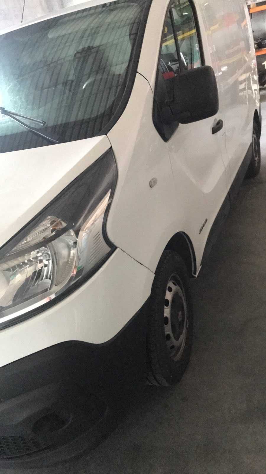 Komplety Przód Renault Trafic III Vivaro Maska Zderzak Lampy DV369