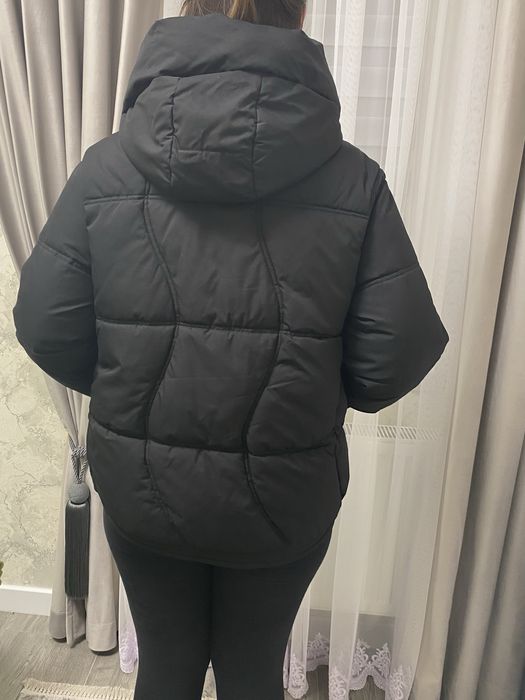 Тепла чорна куртка , єврозима.