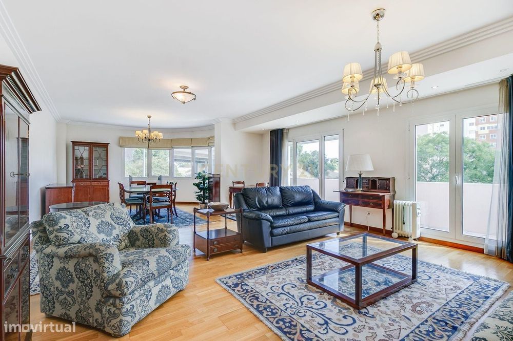 Apartamento T4 totalmente mobilado nas Laranjeiras