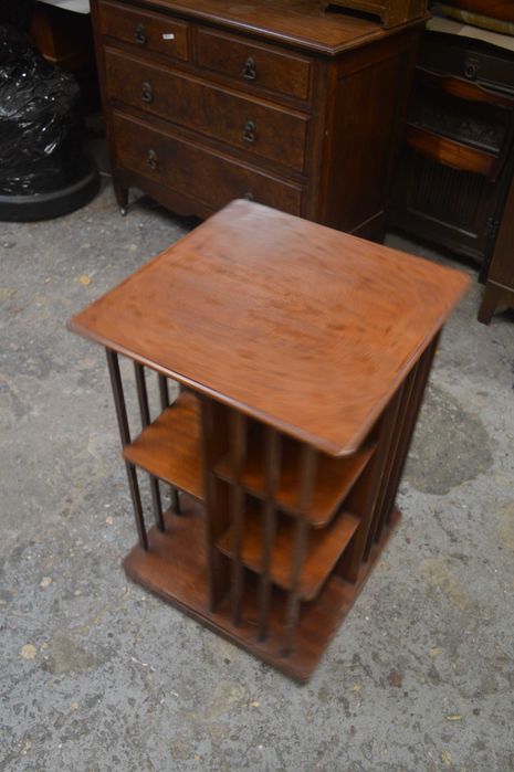 Barek drewniany kręci się