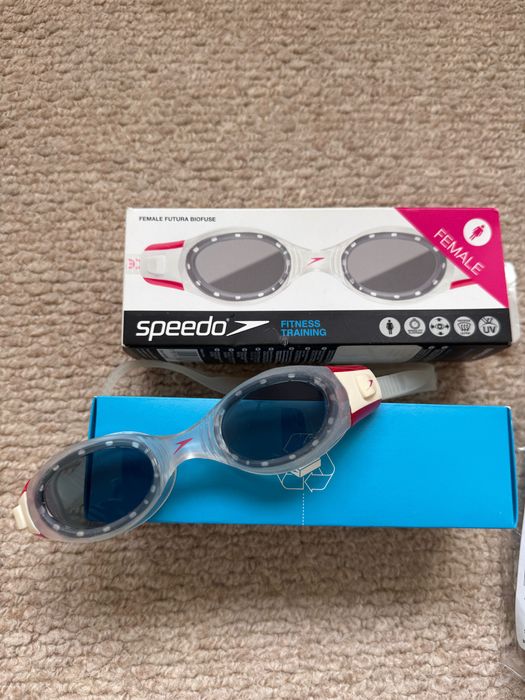 Комплект: жіночі окуляри для плавання і шапочка Speedo