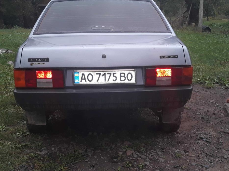 Автомобіль ваз 21099