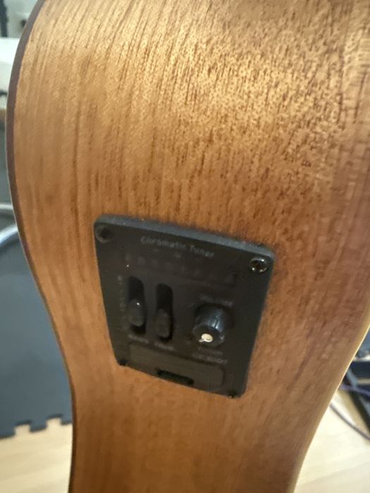 Uke Bass baixo acustico ukelele harley benton com pré