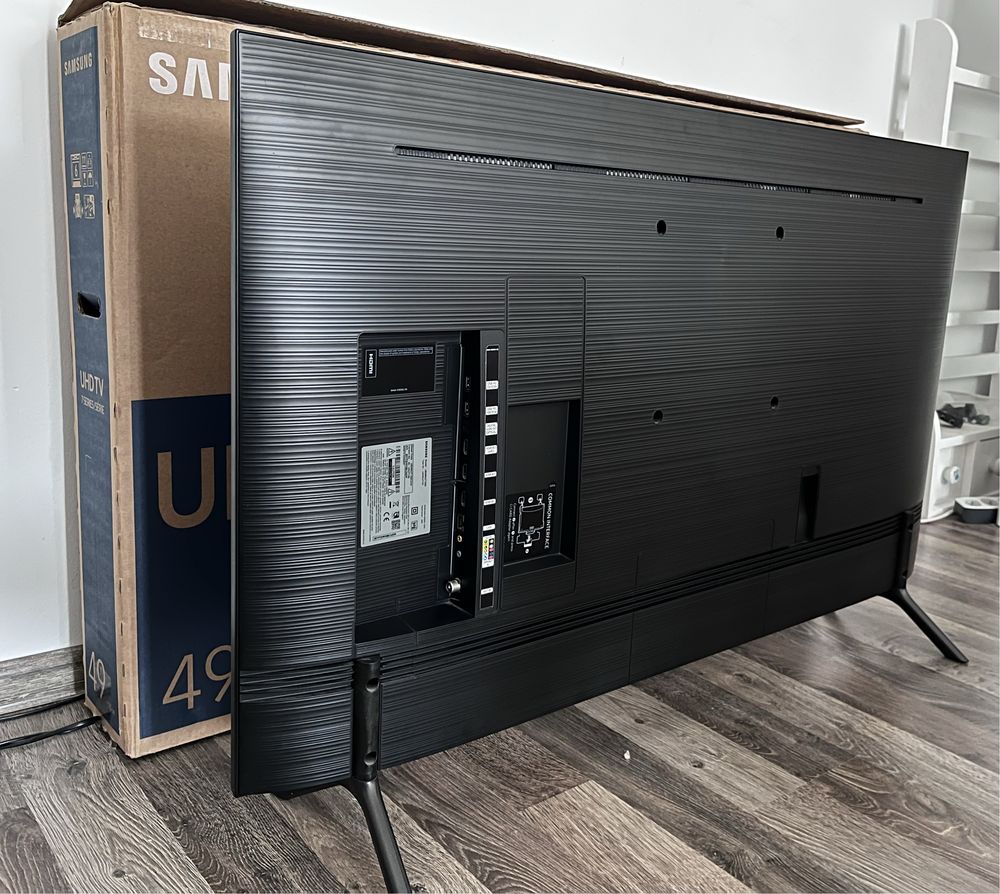 49 cali Smart TV UHD 4K Samsung