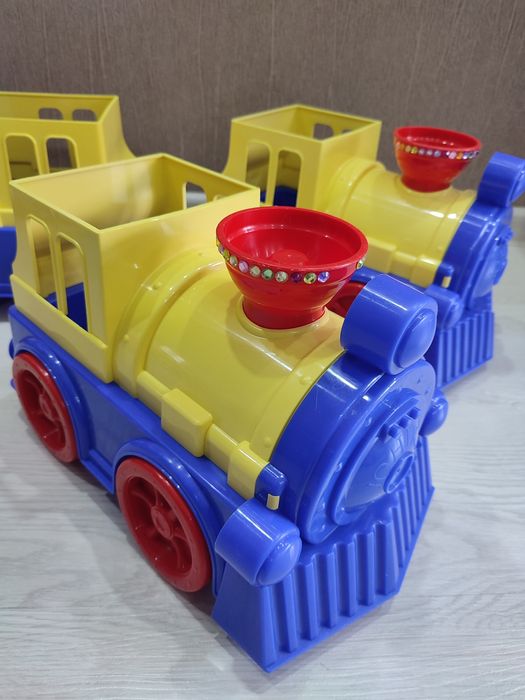 Потяги Три великі паровози, нові, дитина не грала, за 3 шт 140 гр