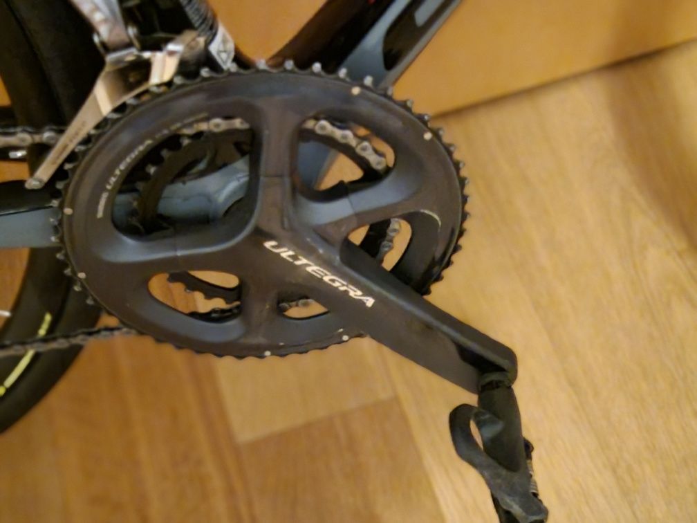 BICICLETA Scott Addict TODA em carbono. Revisada.