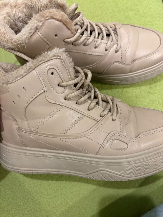 Теплі кросівки жіночі