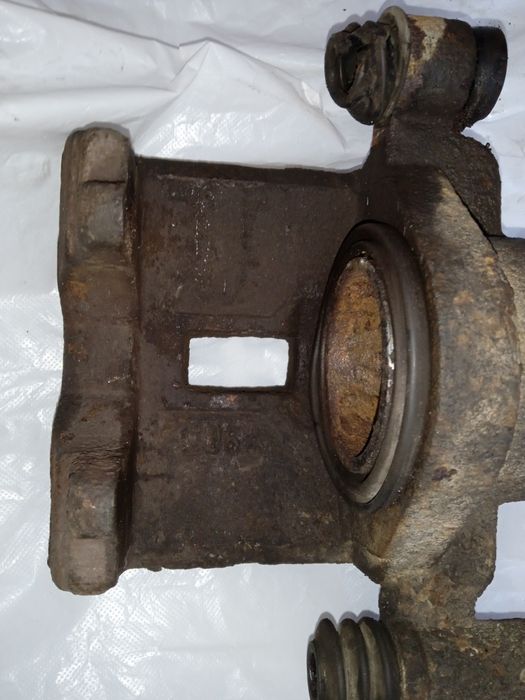 Тормозний супорт задній лівий