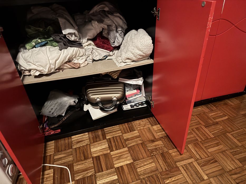 Aparador 4 portas  espaçoso