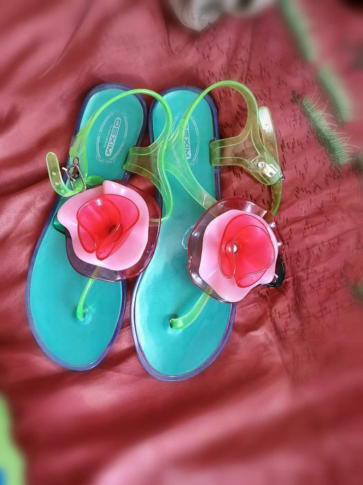 Шльопанці,вєтнамки,тапочки,босоніжки