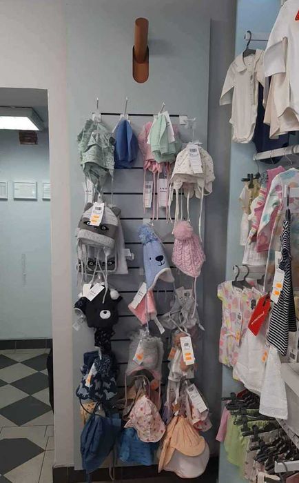 Wyposażenie sklepu odzieżowego, 51015 meble, regały, haki