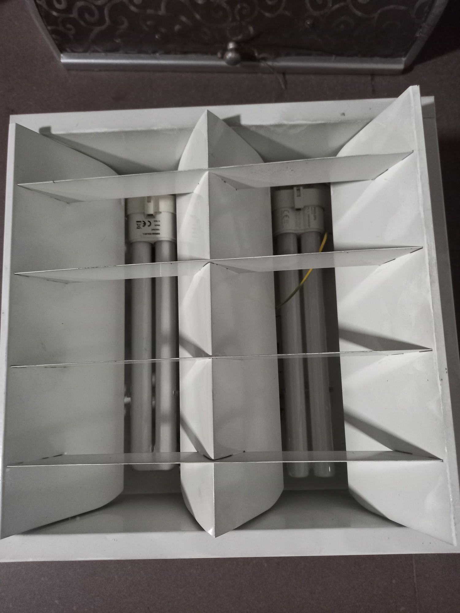 Iluminação de tecto conjunto de duas armaduras com lampadas