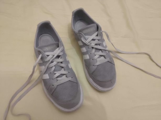 Adidas – Ténis de Desporto ou Casual – Cinzento e Branco (Original)