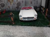 1/18 miniatura MGB
