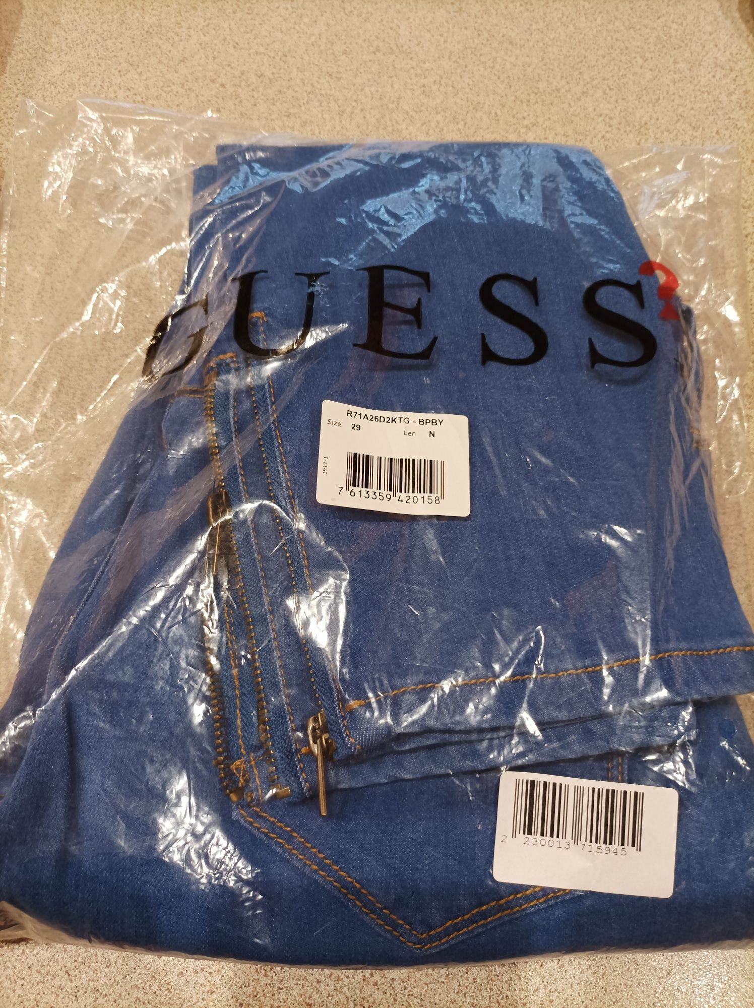 Niebieskie jeansy Guess