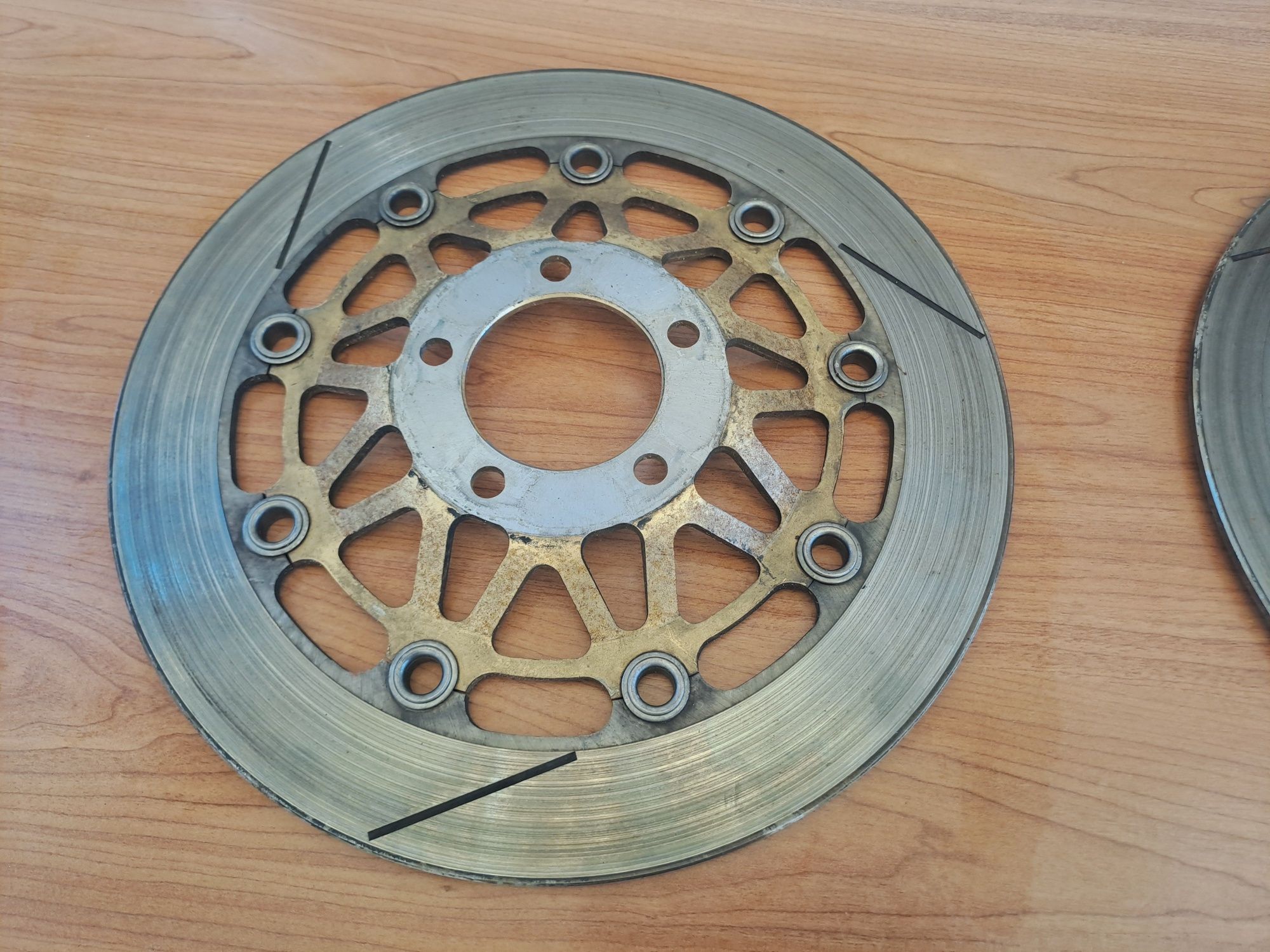 Discos frontais de uma Suzuki RGV250 VJ22