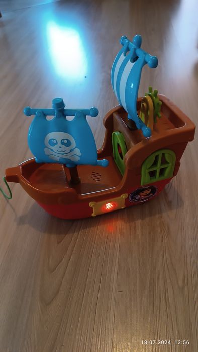 zabawka statek piracki + gratis figurkę pieska i brama