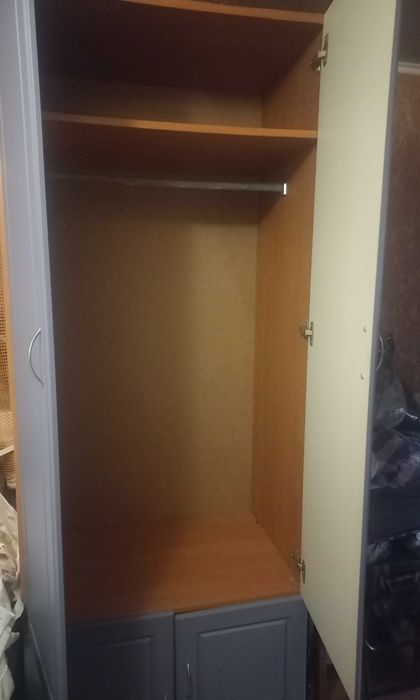 Шкаф та письмова частина