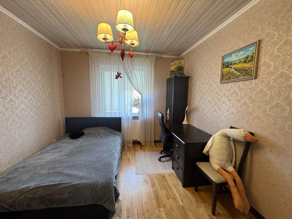 Будинок з гаражем